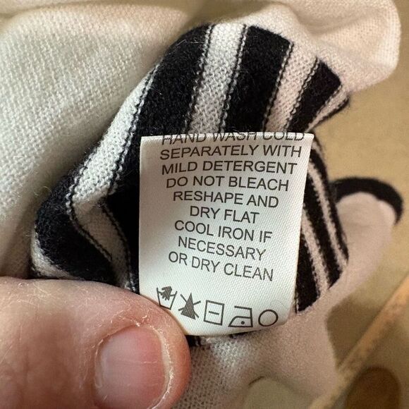 In Cashmere whisper white black stripes cap sleeve lightweight sweater size XL N - Picture 8 of 8